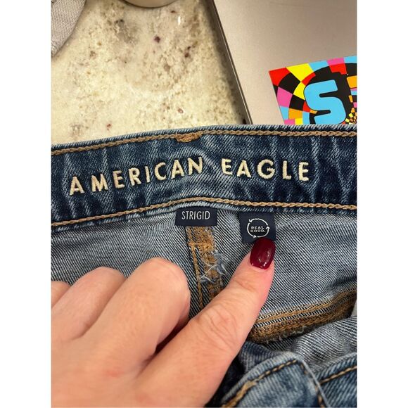 American Eagle Distressed Mom Jeans sz 16 Long Tall Inseam 32” EUC - Picture 7 of 9